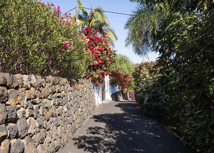 Home2book Comfy Hibiscus, Peace Retreat