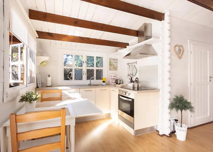 Home2book Comfy Hibiscus, Peace Retreat